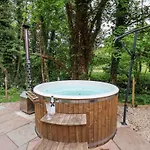Roe Deer With Wood-fired Hot Tub - Alum House Litlebeck, Дом отдыха *