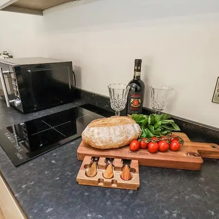 Roe Deer With Wood-fired Hot Tub - Alum House Litlebeck, * Whitby