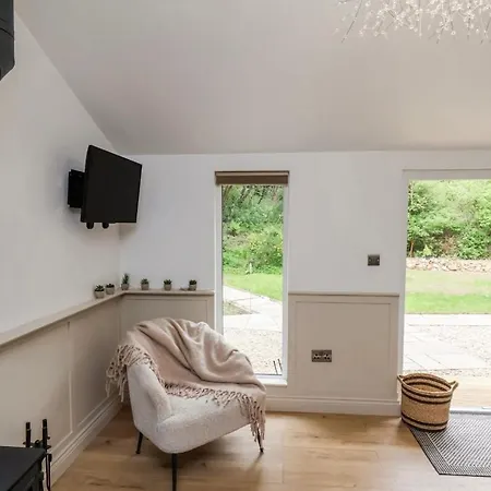 Roe Deer With Wood-fired Hot Tub - Alum House Litlebeck,