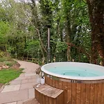 Roe Deer With Wood-fired Hot Tub - Alum House Litlebeck, Whitby